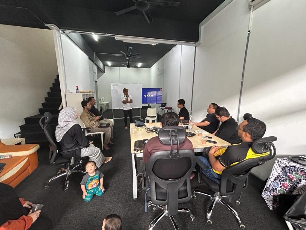 Speaker, Trainer & Community Builder image 22